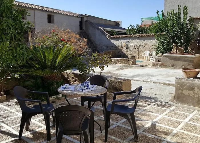 Casa De Pueblo Montenegro *